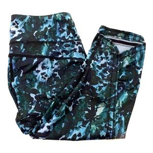 Lululemon workout crop